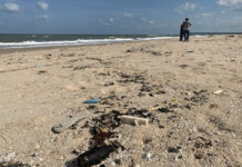 Oil Spills Ravage Southern Beaches – Cause ‘Unknown’ Na Saton Beach in Nakhon Si Thammarat as of Tuesday.