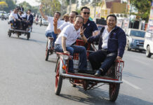 Poll Observers Give ‘F’ Grade to Election Commission Bhumjaithai Party members campaign from a saleng Wednesday in Nakhon Sawan province.
