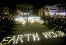 Cities Go Dark for Earth Hour, Bring Light to Climate Change Activists of the World Wide Fund For Nature (WWF) set up led-lights Saturday in front of the blacked out Brandenburg Gate in Berlin, Germany to mark Earth Hour. Photo: Markus Schreiber / Associated Press