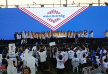 At Sole Rally Appearance, Prayuth Says He’s Ready to Lead Nation