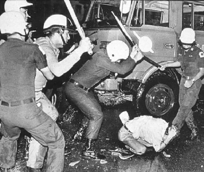 Authorities beat a protester in May 1992 in Bangkok. Photo: The Nation Authorities beat a protester in May 1992 in Bangkok. Photo: The Nation