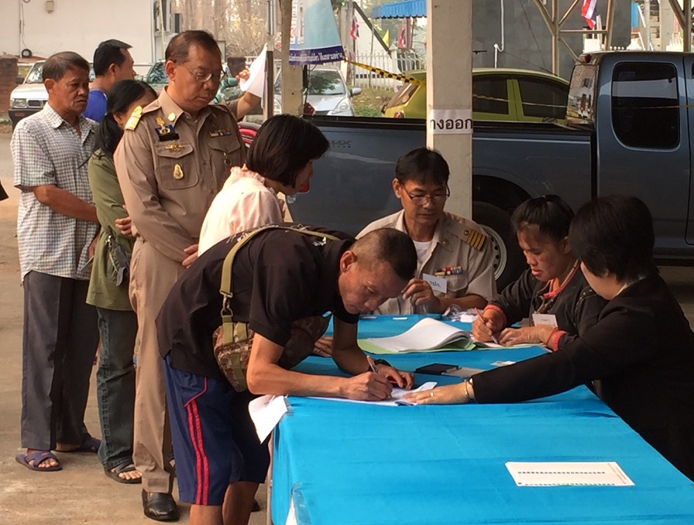 Phayao Gov: Narongsak Osotthanakorn is third in line at a polling station there.