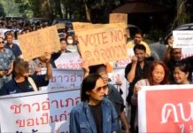 Thai Raksa Chart Diehards Gamble on ‘Vote None’