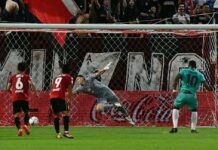 Embarrassed Muangthong United Turns in Bare-Assed Fan