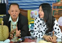 Readers Fall in Love With Durian Heiress and Send Us Weird Mail Arnon Rodthong and Karnsita Rodthong speak at a news conference Monday.