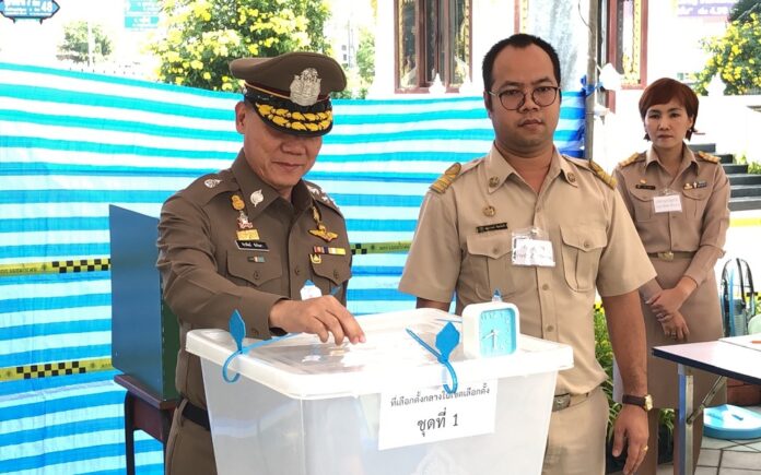 Police Commissioner Chakthip Chaijinda casts his ballot at Sunday’s early voting.