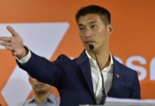Prosecutors Postpone Future Forward’s Cybercrime Case Future Forward Party leader Thanathorn Juangroongruangkit speaks in a March 26, 2019, press briefing at the party’s headquarters.