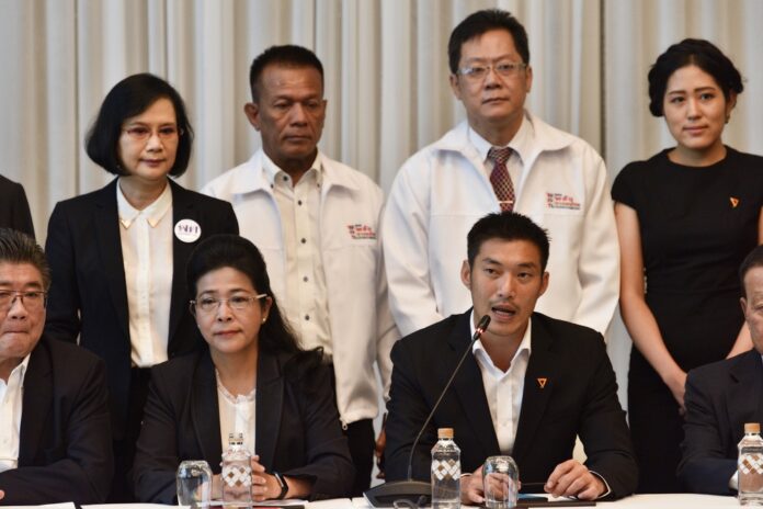 Leaders of political parties allied to Pheu Thai speak at a news conference in Bangkok on March 27, 2019.
