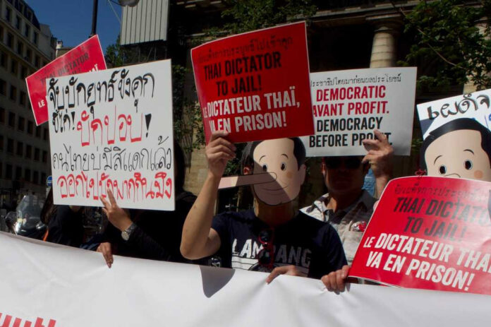 Thais in Paris protest junta leader Prayuth Chan-ocha in June 2018 on the occasion of his first state visit to the European Union. Photo: @JunyaYimprasert / Twitter Thais in Paris protest junta leader Prayuth Chan-ocha in June 2018 on the occasion of his first state visit to the European Union. Photo: @JunyaYimprasert / Twitter