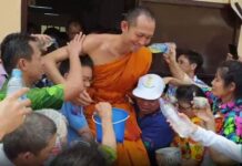 See Unusual Songkran Celebrations Around Thailand (Photos)
