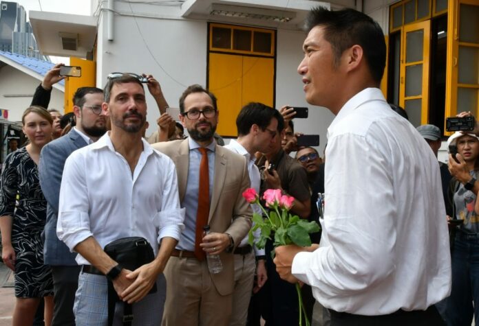 Future Forward Party leader Thanathorn Juangroongruangkit speaks to representatives from foreign diplomatic missions Saturday at a police station in Bangkok.