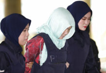 Vietnam Woman Pleads Guilty to Lesser Charge in Kim Killing Vietnamese Doan Thi Huong, center, is escorted by police as she arrives at Shah Alam High Court in Shah Alam, Malaysia, Monday, April 1, 2019. Photo: Vincent Thian / Associated Press