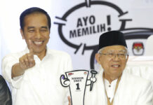 Indonesia President Has Big Poll Lead as Election Nears In this Sept. 21, 2018, file photo, Indonesian presidential candidates Joko Widodo, left, and his running mate Ma'ruf Amin, show the ballot number that will represent them in the 2019 presidential election, during a draw at the General Election Commission office in Jakarta, Indonesia. Photo: Achmad Ibrahim / Associated Press