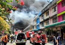 Huge Blaze Ravages Bangkok Broom Factory Firefighters at a factory in Bangkok Wednesday where a huge fire broke out.