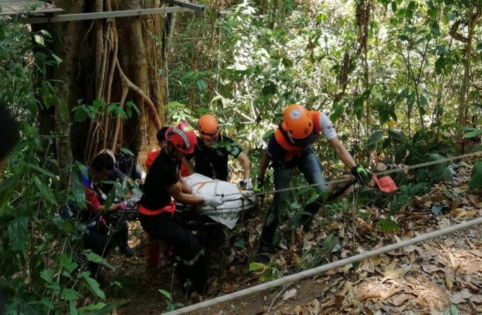 Rescue workers move the body of a Canadian tourist who died Saturday after falling from a zipline in Chiang Mai province. Rescue workers move the body of a Canadian tourist who died Saturday after falling from a zipline in Chiang Mai province.