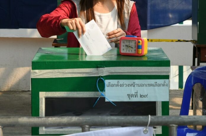 A woman cast a ballot March 17 at the Lat Phrao District Office in early voting before the March 24 poll.