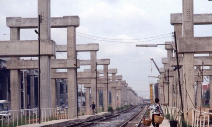 A file photo of rows of concrete pillars left behind from the unfinished ‘Hopewell Project.’ Photo: Matichon A file photo of rows of concrete pillars left behind from the unfinished ‘Hopewell Project.’ Photo: Matichon