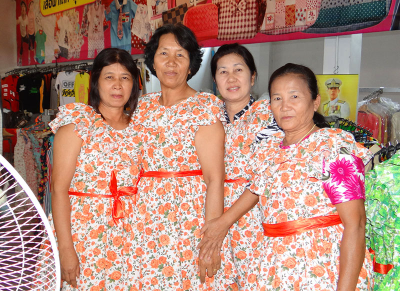 Customers at the Hoinoansoong family’s shop in Roi Et. 