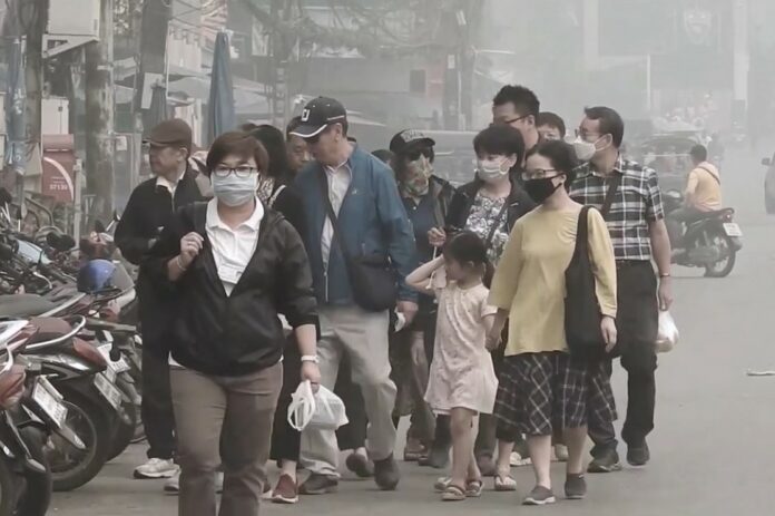 People are seen wearing face masks as they walk Monday in Chiang Rai’s Mae Sai district. People are seen wearing face masks as they walk Monday in Chiang Rai’s Mae Sai district.