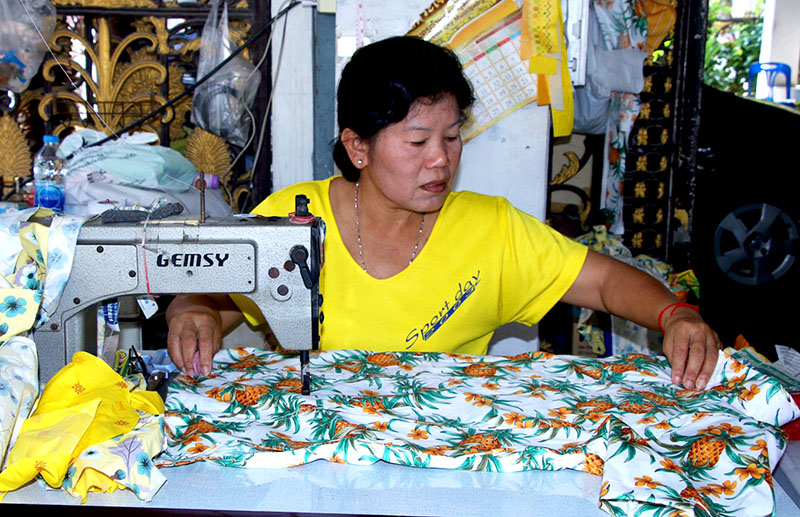 A seamstress in the Talad Chalong community in Chonburi makes a shirt.