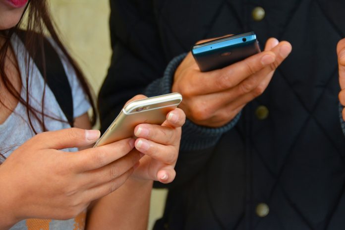 texting-1490691_1280 Photo: Dean Moriarty / Pixabay
