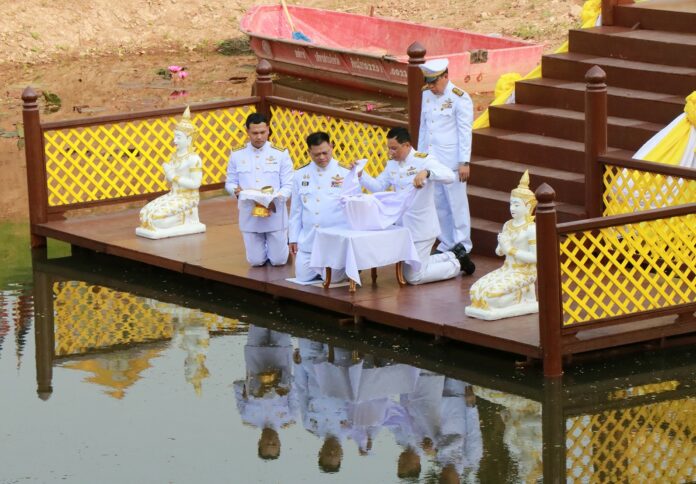The Phitsanulok Governor, right, leads the Thursday rehearsal to draw holy water for the coronation ceremony.