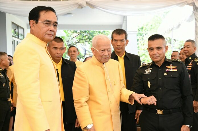 Privy Council President Prem Tinsulanonda, center, at his residence Wednesday with junta leader Prayuth Chan-ocha, left, who came to pay his respect on the occasion of Songkran.