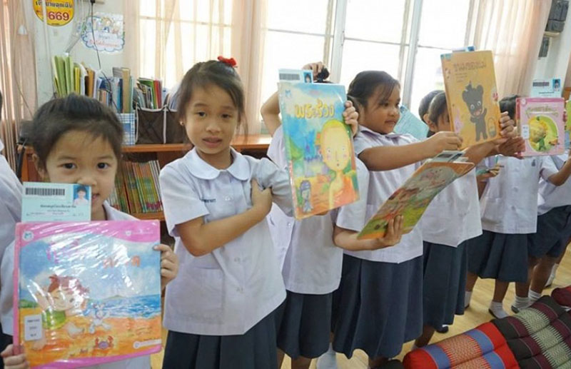 Schoolchildren receive new library books in Khon Kaen province on Feb. 20, 2018.