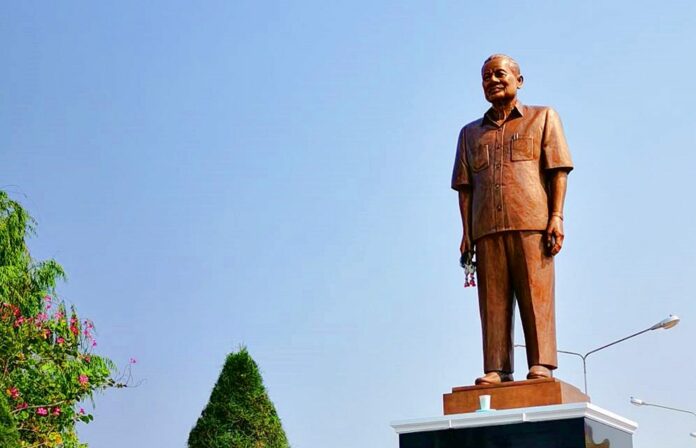 อนุสาวรีย์บรรหาร
