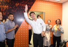 Suspended Thanathorn Defiant on Court Ruling