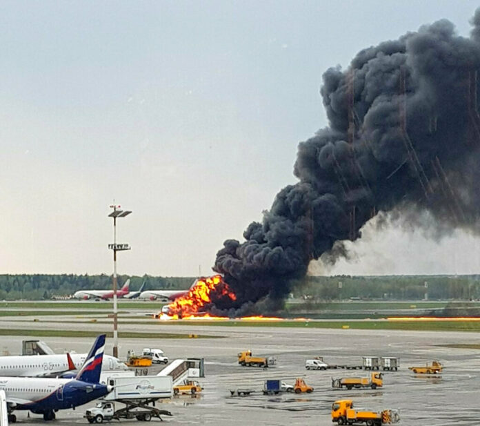 In this image provided by Riccardo Dalla Francesca shows smoke rises from a fire on a plane at Moscow's Sheremetyevo airport on Sunday, May 5, 2019. Photo: Riccardo Dalla Francesca / AP