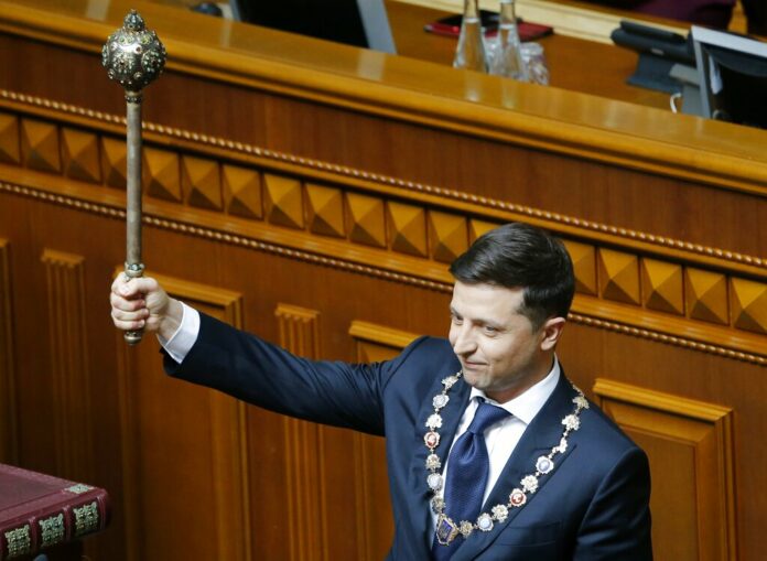 Ukrainian new President Volodymyr Zelenskiy holds the Ukrainian symbols of power during his inauguration ceremony in Kiev, Ukraine, Monday, May 20, 2019. Television star Volodymyr Zelenskiy has been sworn in as Ukraine's next president after he beat the incumbent at the polls last month. The ceremony was held at Ukrainian parliament in Kiev on Monday morning. Photo: Efrem Lukatsky / AP