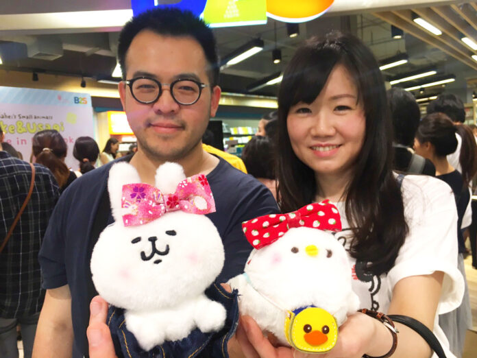Jack Liao and Celine Lin hold up plushies of Usagi and Piske at a Kanahei event May 3 at CentralWorld.