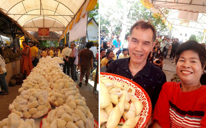 The durian buffet on May 1, 2019 at Wat Tha Mai. Left: Wat Tha Mai / Facebook. Right: Paporn Pibulporn / Facebook The durian buffet on May 1, 2019 at Wat Tha Mai. Left: Wat Tha Mai / Facebook. Right: Paporn Pibulporn / Facebook