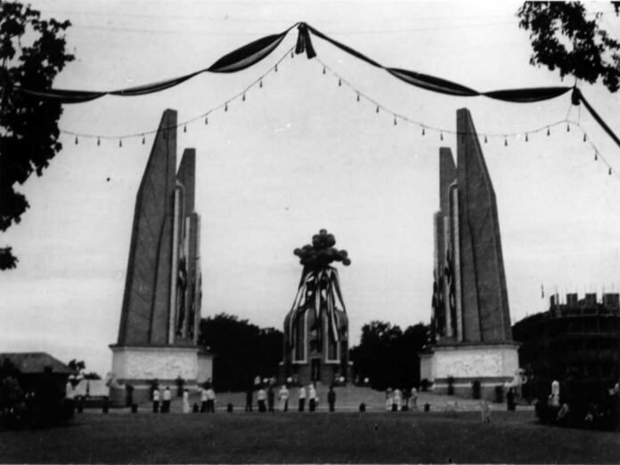 Inauguration of Democracy Monument on June 24, 1940. The ceremony was presided by Prime Minister Field Marshall Plaek Pibulsongkram. Photo: National Archive.