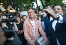 Russian Journalist Freed After Police Abruptly Drop Charges Prominent Russian investigative journalist Ivan Golunov, centre, smiles as he leaves a Investigative Committee building in Moscow, Russia, Tuesday, June 11, 2019. In a surprising turnaround, Russia's police chief on Tuesday dropped all charges against a prominent investigative reporter whose detention sparked public outrage and promised to go after the police officers who tried to frame the journalist as a drug-dealer. Photo: Alexander Zemlianichenko / AP