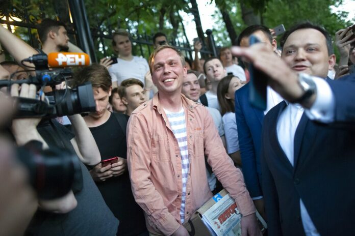 Prominent Russian investigative journalist Ivan Golunov, centre, smiles as he leaves a Investigative Committee building in Moscow, Russia, Tuesday, June 11, 2019. In a surprising turnaround, Russia's police chief on Tuesday dropped all charges against a prominent investigative reporter whose detention sparked public outrage and promised to go after the police officers who tried to frame the journalist as a drug-dealer. Photo: Alexander Zemlianichenko / AP