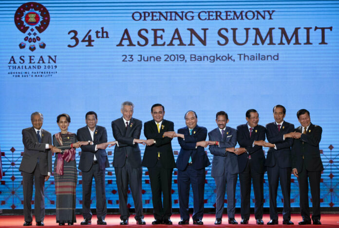 Leaders of the Association of Southeast Asian Nations (ASEAN) from left, Malaysian Prime Minister Mahathir Mohamad, Myanmar leader Aung San Suu Kyi, Philippines President Rodrigo Duterte, Singaporean Prime Minister Lee Hsien Loong, Thailand Prime Minister Prayuth Chan-ocha, Vietnamese Prime Minister Nguyen Xuan Phuc, Brunei Sultan Hassanal Bolkiah, Cambodian Prime Minister Hun Sen, Indonesian President Joko Widodo and Laos Prime Minister Thongloun Sisoulith pose for a group photo during the opening ceremony of the ASEAN leaders summit in Bangkok, Thailand, Sunday, June 23, 2019. Photo: Gemunu Amarasinghe / AP