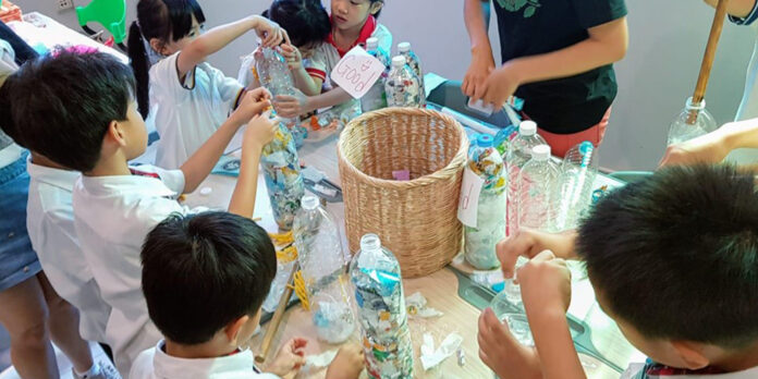 Students making eco-bricks in December 2018. Photo: Trash Hero Bangkok / Facebook