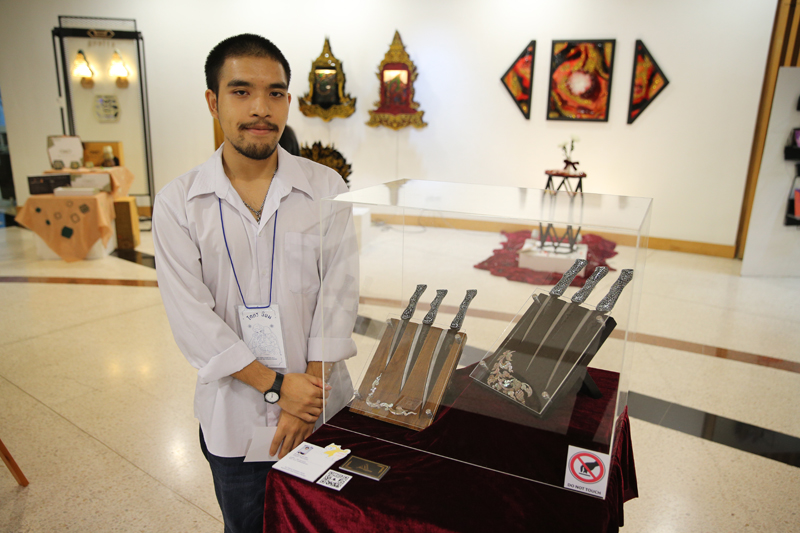 Pongpitch and his Ayutthaya knives.