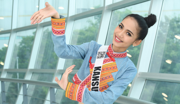 Kansuda “Mimi” Chanakiri does a Thai dance while wearing an outfit made from Hmong cloth.