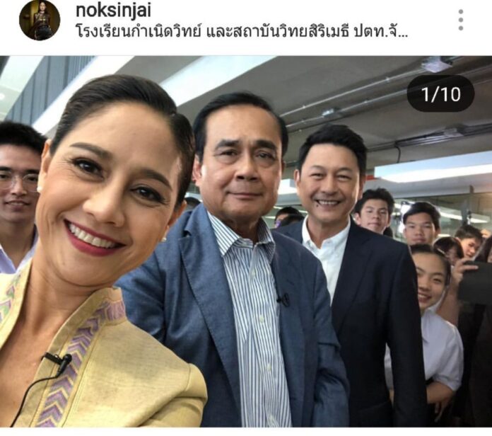Sinjai Hongthai poses for a selfie with junta chairman Prayuth Chan-ocha on March 1, 2019. Image: noksinjai / Instagram