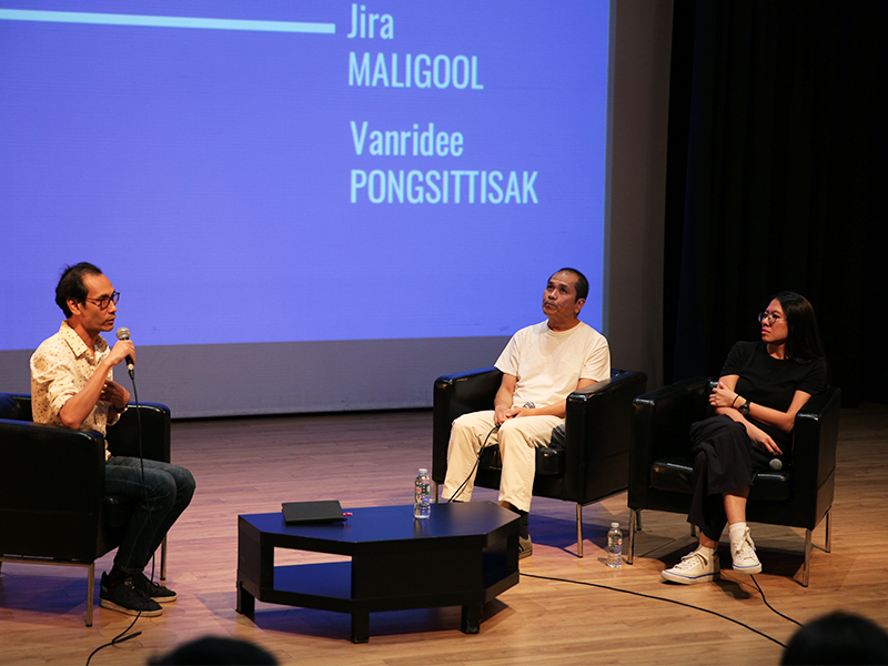 Jira Maligool, center, and Vanridee Pongsittisak, right during a panel held at Alliance Française Bangkok on June 4.