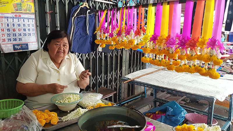 Thawin Chaotiang makes garlands July 17, 2019 in Ratchaburi.