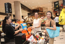 The Mall, Siam Paragon, Emporium, EmQuartier to Charge 1 Baht Per Plastic Bag Promotional images released by The Mall Group for No Plastic Bag Day in 2018.