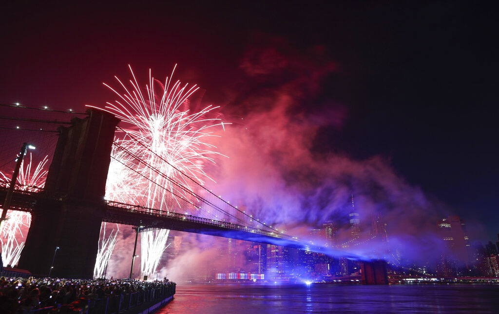 Fireworks light up the sky above the Brooklyn Bridge during Macy's Fourth of July fireworks show Thursday, July 4, 2019, in New York. Photo: Frank Franklin II / AP