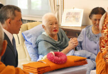 Queen Mother in Hospital with Respiratory Infection In this file photo released on Aug. 12, 2018, by The Royal Household Bureau, Thailand's Queen Sirikit, center, is visited by her children King Maha Vjiralongkorn and Princess Maha Chakri Sirindhorn at the Chitralada Palace on the Queen's 86th birthday in Bangkok, Thailand. Photo: The Royal Household Bureau via AP, File
