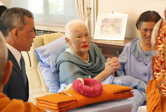 In this file photo released on Aug. 12, 2018, by The Royal Household Bureau, Thailand's Queen Sirikit, center, is visited by her children King Maha Vjiralongkorn and Princess Maha Chakri Sirindhorn at the Chitralada Palace on the Queen's 86th birthday in Bangkok, Thailand. Photo: The Royal Household Bureau via AP, File