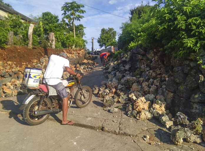 A resident looks at damages in Itbayat town, Batanes islands, northern Philippines following the earthquakes Saturday, July 27, 2019. Phioto: Agnes Salengua Nico / AP