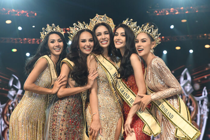 Miss Grand Thailand 2019, Arayha “Coco” Suparurk, center, wins the crown on July 13, 2019.